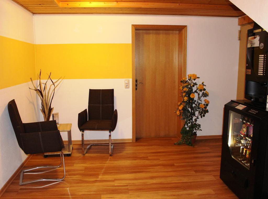 Gaeste-Haus Roesch Wiesent Buitenkant foto