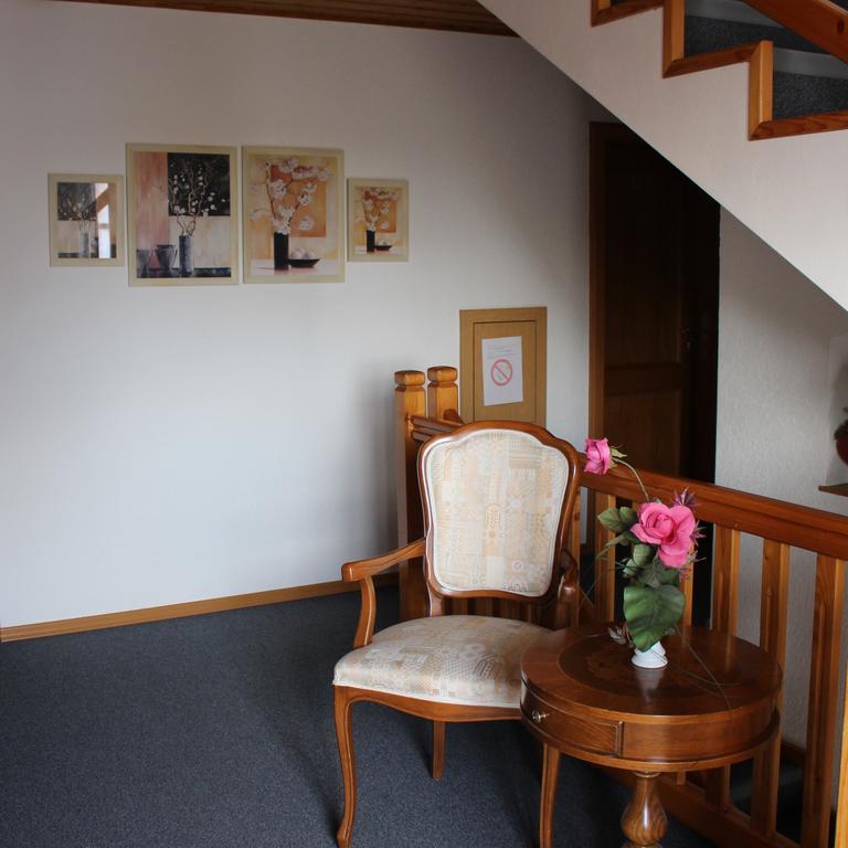 Gaeste-Haus Roesch Wiesent Buitenkant foto
